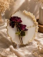 Elegant Pearl-Bordered Resin Floral Keepsake Sign – Milky White