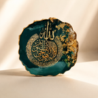 Emerald Green Ayat al-Kursi Resin Art Plaque. 10 CM X10CM | Islamic Calligraphy Home Decor Coaster with Gold Leaf Textured Edges WITH STAND